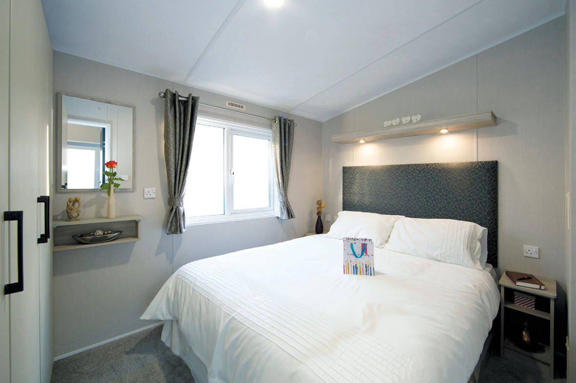 Delta Caravans Superior Caravan bath